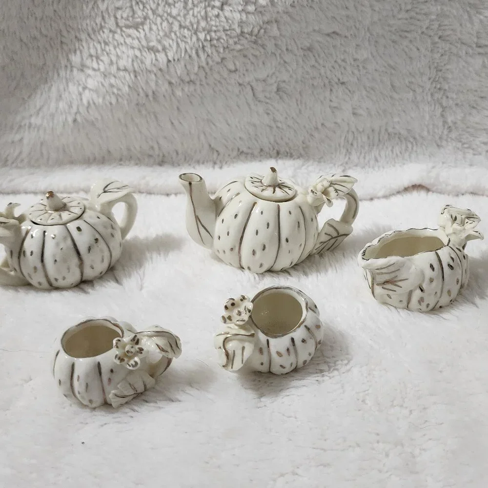 Ceramic, Mini Tea Set, Tea Pot, Sugar Bowl, Cream and two Cups, two have lids. - Picture 2 of 6